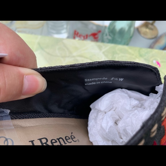 J. Renee Embroider Clog Booties 8 1/2 - Picture 3 of 3